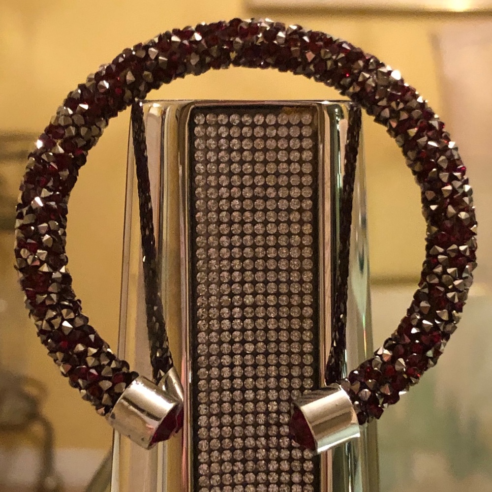 NWOT Stardust-Look-A-Like Bracelet in Black